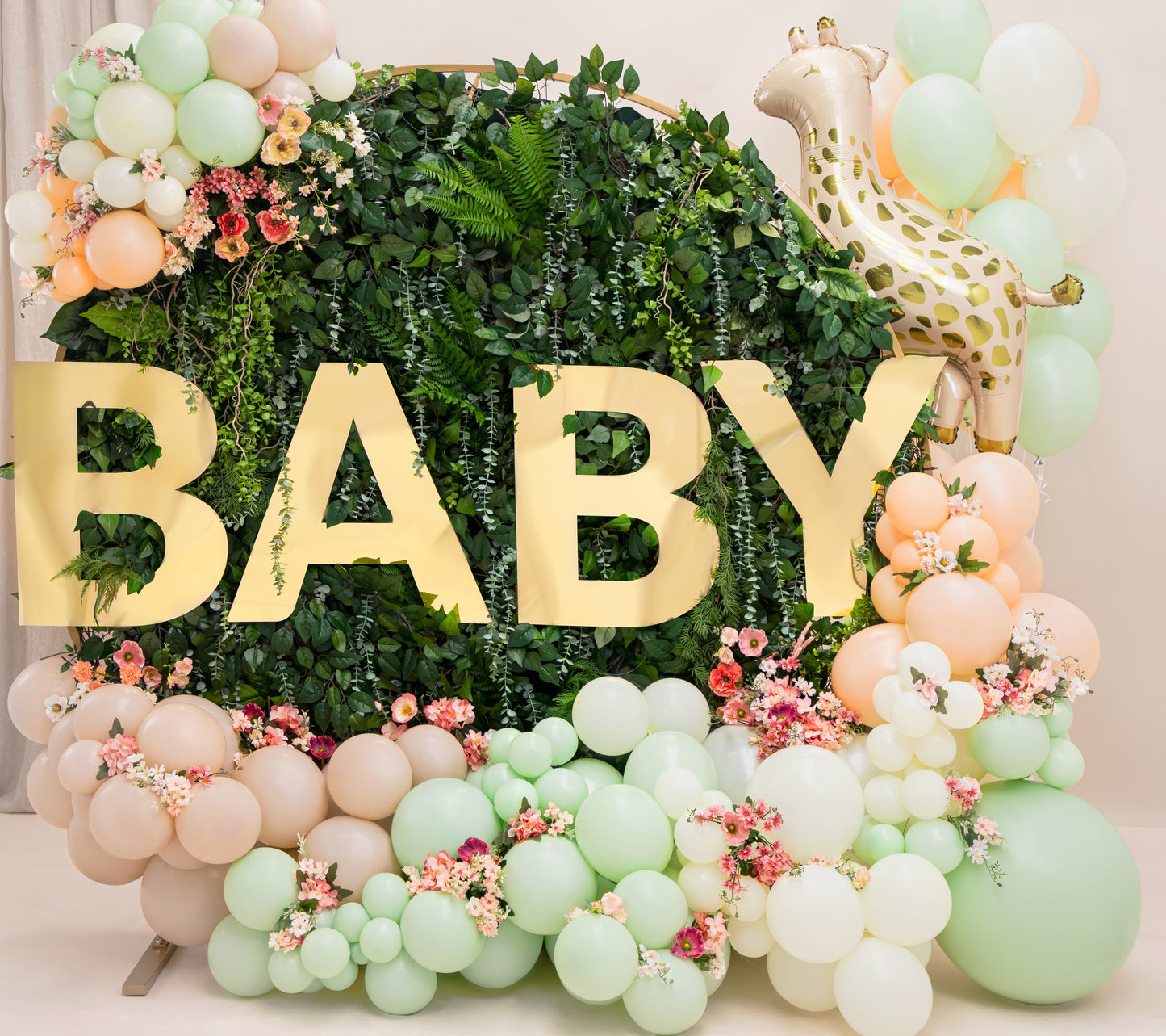 Ljus benvit ballonger